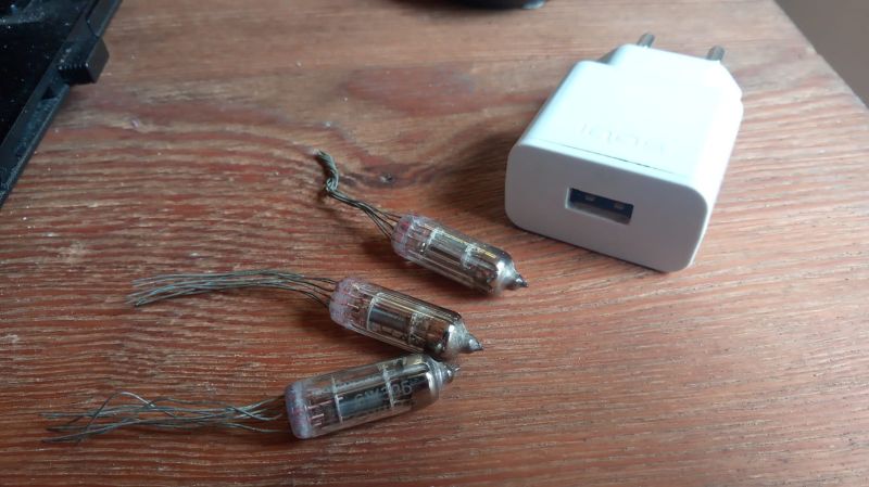Przenośny odbiornik reakcyjny na lampach radzieckich