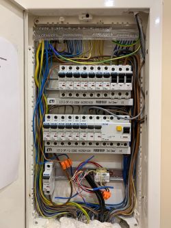 Connecting Inverter to AC Box: Proper Fuse for Photovoltaic Installation 