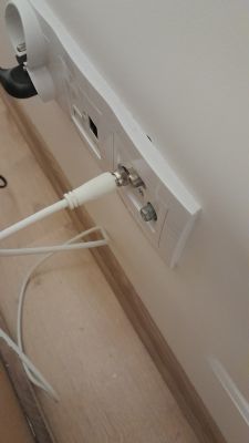 Podłączenie telewizora Samsung Q60c do nieoznaczonego gniazda antenowego