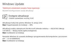 Ekran Windows Update pokazujący status aktualizacji do Windows 10, wersja 22H2.