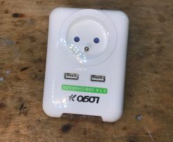 Adapter sieciowy z ochroną antyprzepięciową i zasilaczem USB - dlaczego "cordless"?