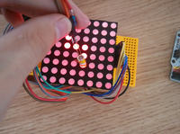 Pisanie światłoczułym długopisem na matrycy LED