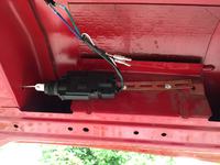 VW T5 2010r - Montaż uniwersalnego siłownika w tylnej klapie