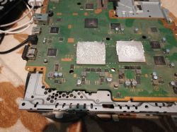 PS3 Slim - wyrwane piny na płycie głównej od wentylatora