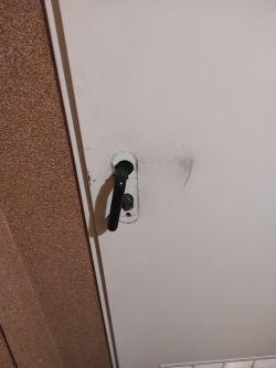 Połamany zamek w drzwiach: Klamka kręci się w kółko, nie otwiera drzwi - jak naprawić?