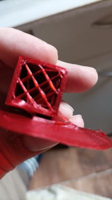 Problem z odklejaniem się wydruku po trzeciej warstwie na Anet A8 Plus - przyczyny i porady