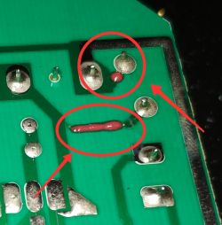 AMICA OTS635I - Spalony warystor S14 K275. Czy to wypalone ścieżki? AMICA OTS635I - Spalony warystor S14 K275. Czy to wypalone ścieżki?