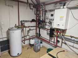 Kotłownia z buforem ciepła i instalacją grzewczą