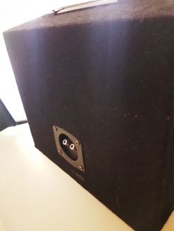 Identyfikacja sprzętu: Subwoofer czy wzmacniacz do gitary? Ilość WAT, zastosowanie