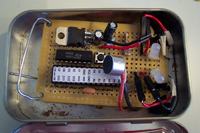 Prosty, miniaturowy robot dla początkujących amatorów elektroniki Prosty, miniaturowy robot dla początkujących amatorów elektroniki