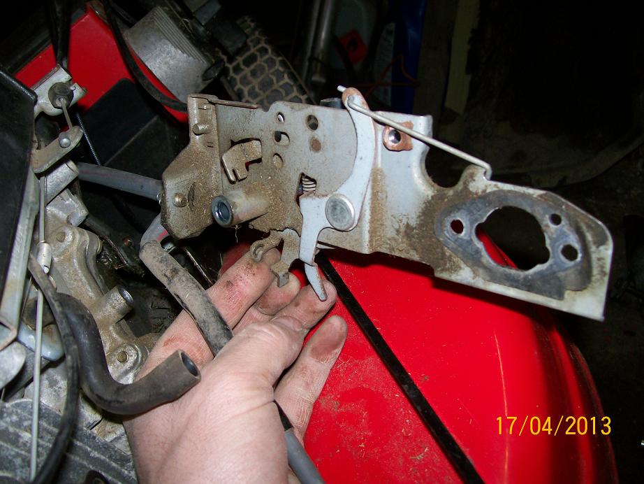 Kosiarka Honda GCV 135 brakująca część ssania, pasek