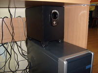 Gdzie mogę umieścić subwoofer w małym pokoju?