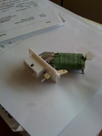 OPEL ASTRA F 1.7D 1996 rok. wymiana opornika lub rezystora.