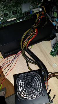 Łączenie dwóch zasilaczy w Power Edge 410 dla dedykowanej karty graficznej