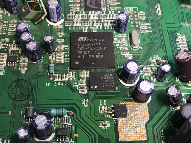 Interior of the old Polsat digital decoder Echostar DSB-717