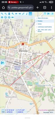 Mapa Pleszewa z zaznaczonymi liniami do dwóch nadajników komórkowych