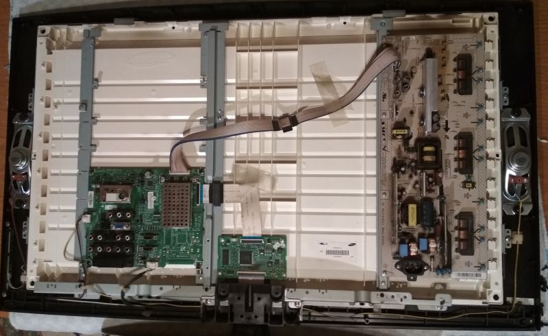 TV Samsung LE32A330J1N samoczynnie wyłącza się i włącza - naprawa