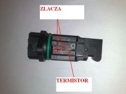 Czujnik przepływomierza masy powietrza Bosch, z zaznaczonymi złączami i termistorem.