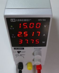 Wnętrze zasilacza regulowanego LW-K305DC 30V5A Longwei