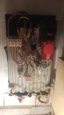 Podgrzewacz Siemens Dh 18400 zimna woda i słabe ciśnienie ale tylko na ciepłej