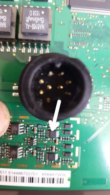 Jak naprawić złącze zasilania w echosondzie Raymarine?