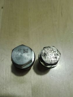Replacing CR Slat Pressure Valve in Chrysler Voyager 2.8 CRD: Procedure & Precautions