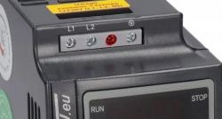 Czy falownik sx1000-1r5g-4 można podłączyć do sieci 1x230V i 3x400V?