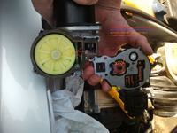 Audi A4 - Wycieraczki uruchamiają się same po włączeniu zapłonu, co robić?