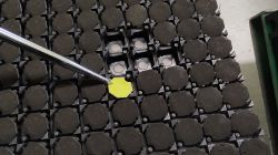 How does an electromagnetic (flip-flop) display work? Presentation, working principle and riddle
