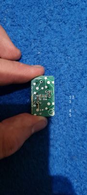 Przełącznik szyb on-off-on - Problem z podłączeniem 5 pinowego przełącznika polo