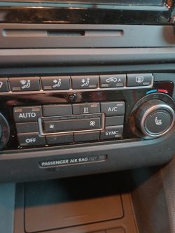 Funkcja przycisku po lewo od AC - identyfikacja na podstawie zdjęcia