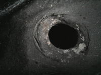 Fiat Stilo podłoga, otwory w profilach i zaślepki.