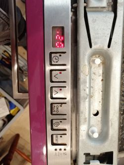 AEG F65401VI - błąd i20, wymiana pompy nie rozwiązała problemu. Woda nie jest pobierana.