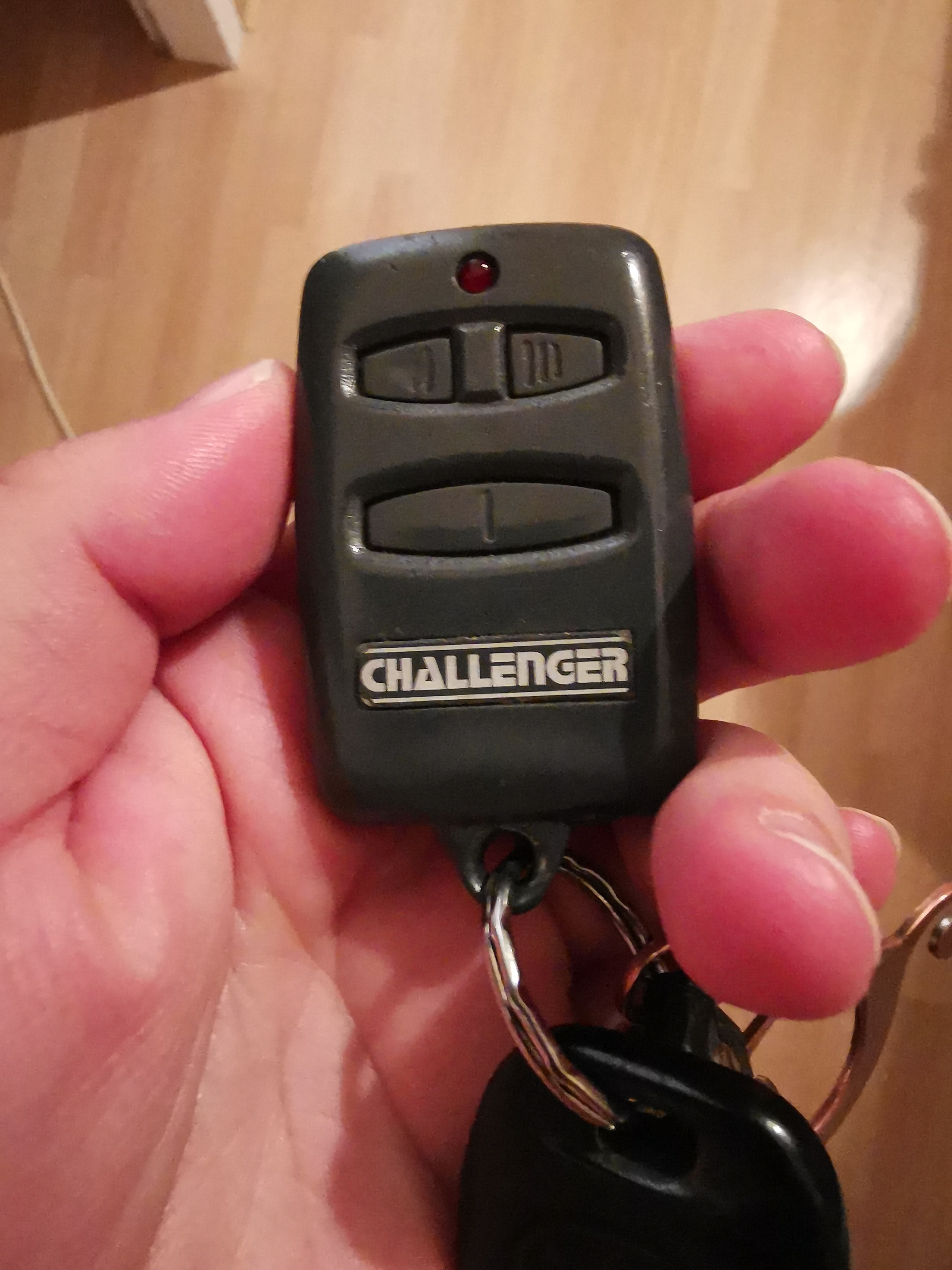 [Rozwiązano] Toyota Corolla e12 2002 Alarm Challenger