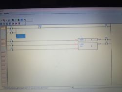 Zrzut ekranu z programu WinProLadder z fragmentem wprowadzonego kodu dla Fatek PLC.