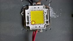 Lampa LED zewnętrzna - świeci tylko część matrycy, co robić?