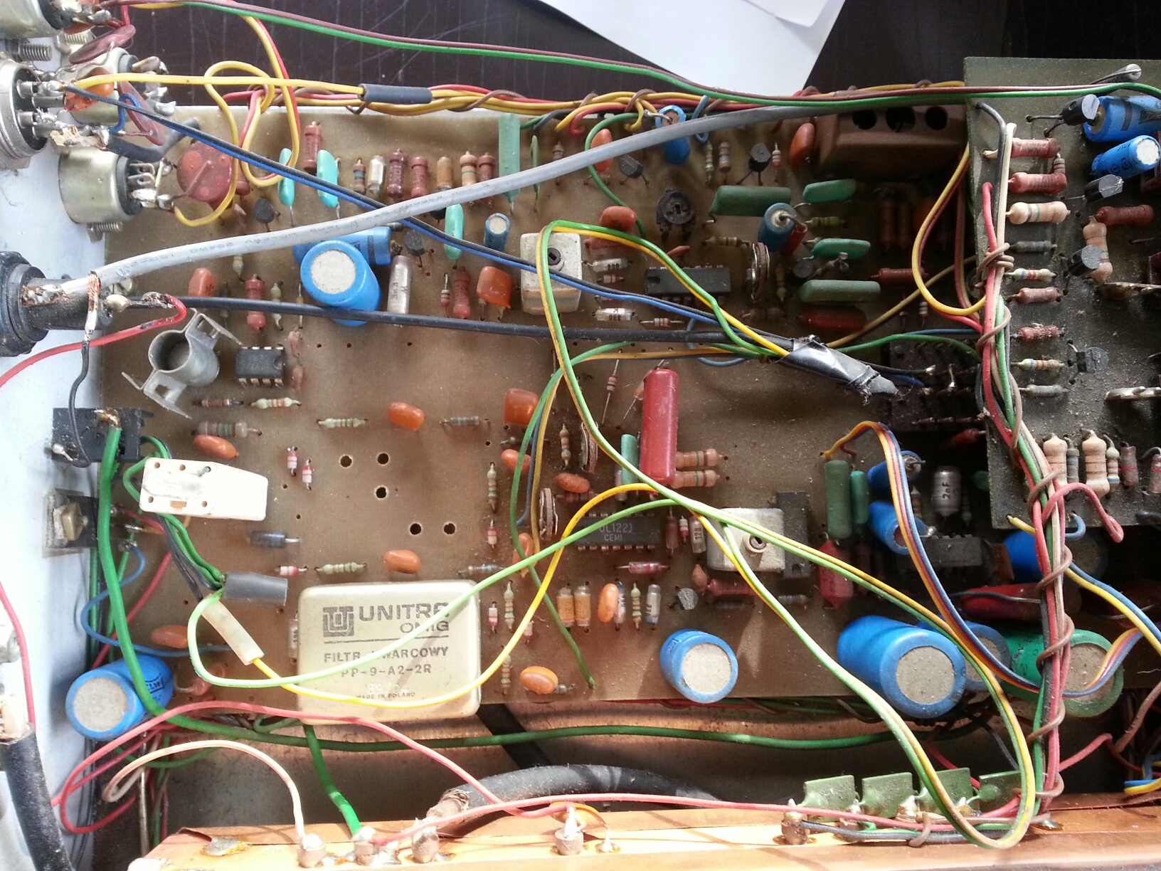 Transceiver KF ha90 poszukuje przewodu zasilającego