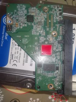 Dysk HDD nie reaguje po podłączeniu zasilacza o zbyt dużej mocy