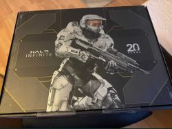 Opakowanie Xbox Series X Halo Infinite Limited Edition.