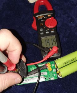 Blaupunkt esc808 bateria 14V? - Problem z napięciem baterii?