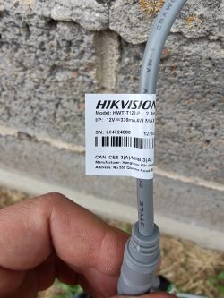 Wideodomofon sterujący elektrozaczepem, z dodatkowymi kamerami