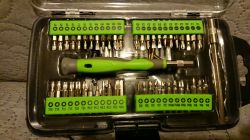 Porównanie zestawów wkrętaków na małe bity.