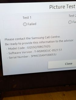 Komunikat na telewizorze Samsung z informacją o niepowodzeniu testów.