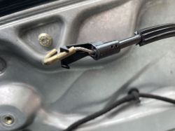 Passat B5 - klamka wewnętrzna nie otwiera drzwi, spada element A z mechanizmu