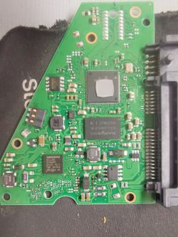 Dysk HDD nie reaguje po podłączeniu zasilacza o zbyt dużej mocy
