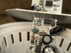 "Żarówka" LED z czujnikiem ruchu - test, wnętrze, chłodzenie... "Żarówka" LED z czujnikiem ruchu - test, wnętrze, chłodzenie...