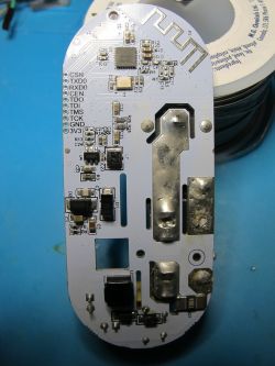 Circuit Board of MOES US Matter Smart Plug MOES US Matter smart plug with electronic components on a circuit board.