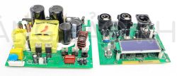 Dwie płytki PCB z komponentami audio i złączami XLR, jedna z wyświetlaczem