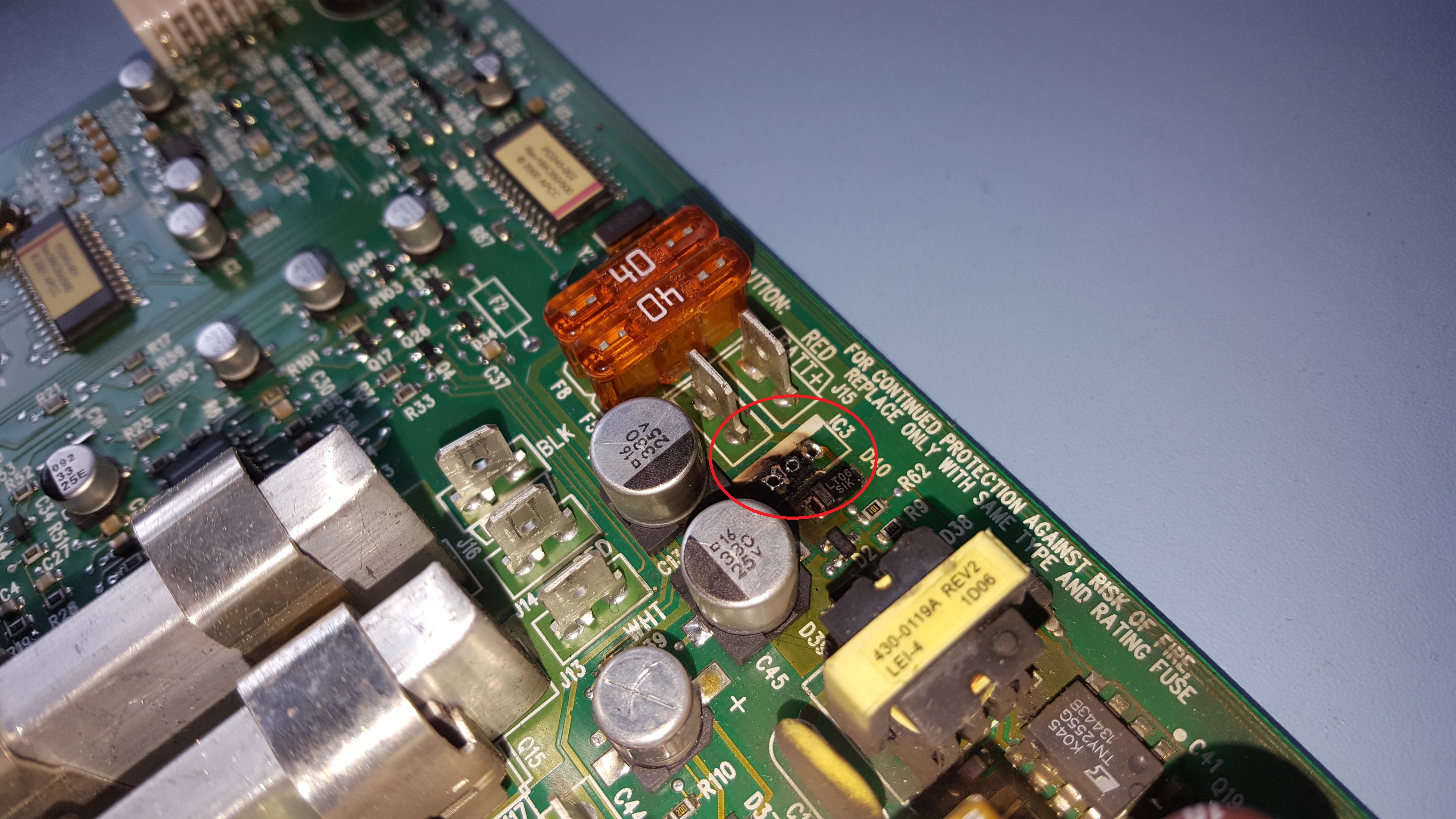 UPS APC BACK-UPS RS 500 - Prosba o identyfikacje spalonego elementu