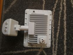 Jak rozebrać naświetlacz LED bez uszkodzenia szybki